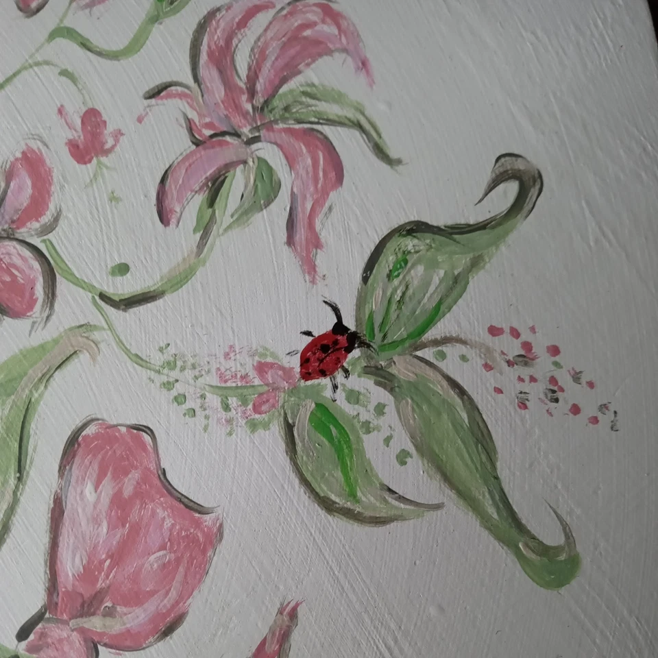 RARO MEDIADOS DE SIGLO REDONDO INCLINABLE TAPA Madera con PINTADO A MANO ROSA FLORAL/SEÑORA BICHO. f Foto 4 de 4