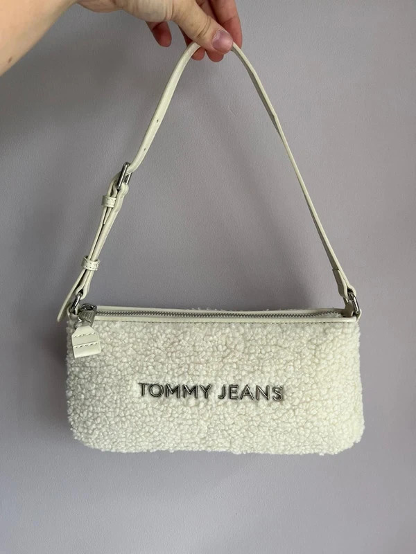 Tommy Jeans essential sherpa shoulder bag