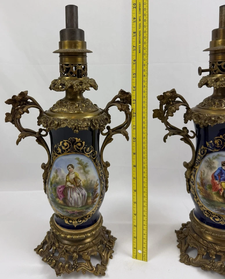 古董法国瓷油灯花瓶一对蓝色手绘镀金青铜 19 C — 第 3/4 张图片