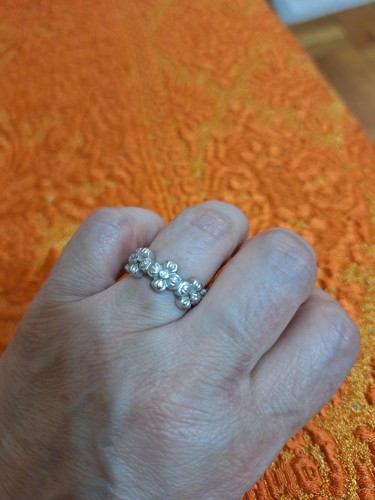 18k white gold diamonds ring bezel set, heavy,10.92gr, 0,07ctw,size 6....