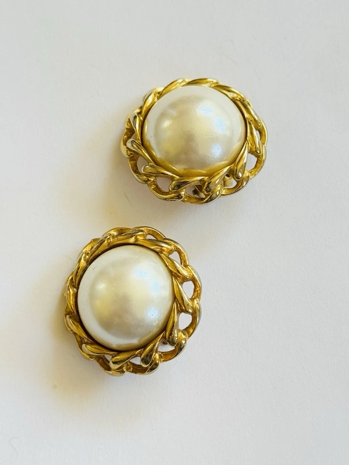 Pendientes Cabujón Perla Firmado Carolee Clip Redondo Regal Diseñador de Alta Gama De Colección Foto 2 de 4