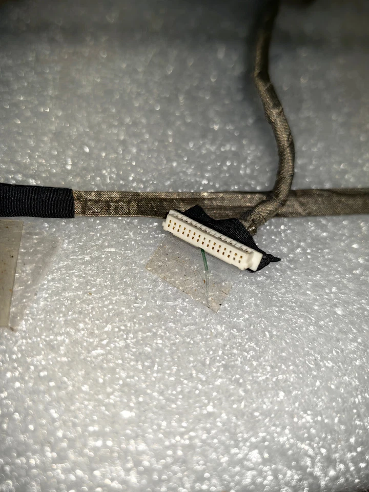 Nappe ecran originale DC020011Z10 pour Toshiba Satellite C660  - Photo 2/2