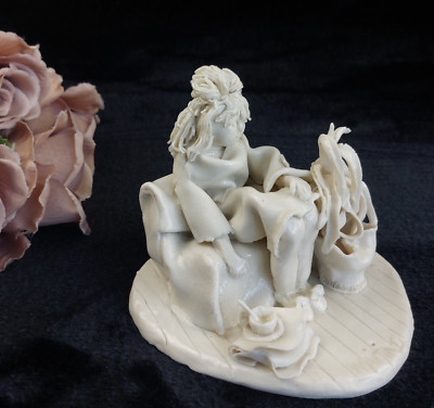 4,5'' Martinez Spanische Porzellan Figur Waiting Girl 636g weiß - siehe Bilder