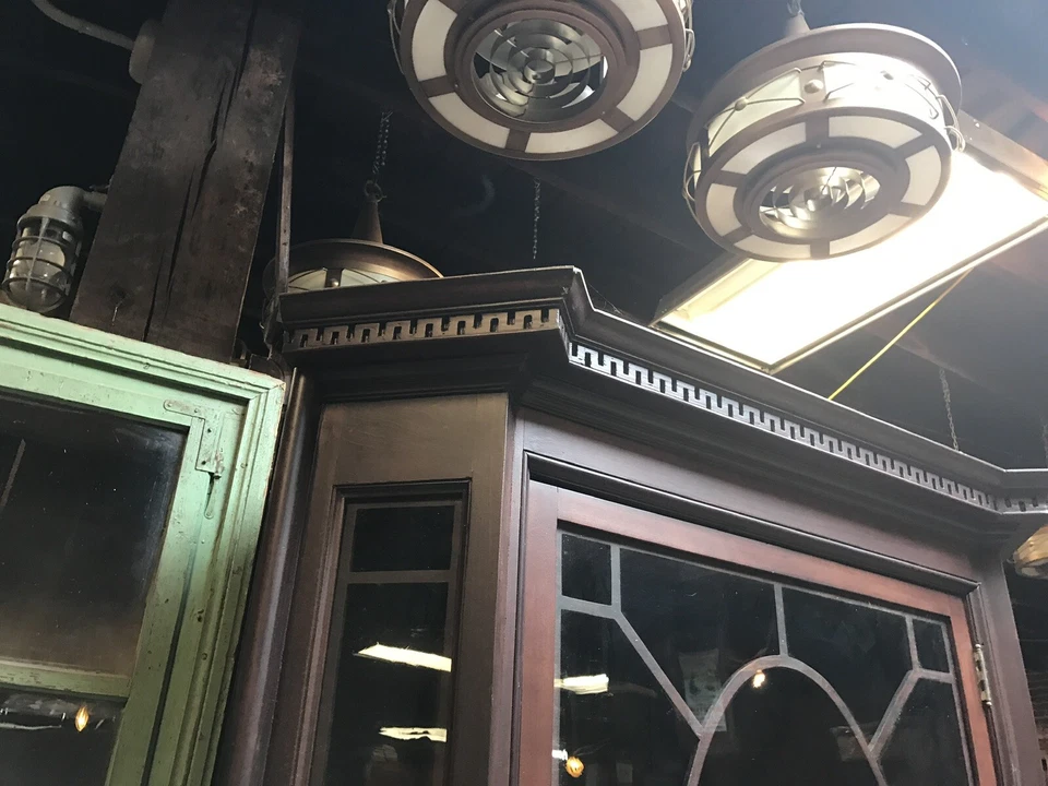 Antiguo armario esquinero vintage de caoba. Envía cremallera para envío Foto 4 de 4