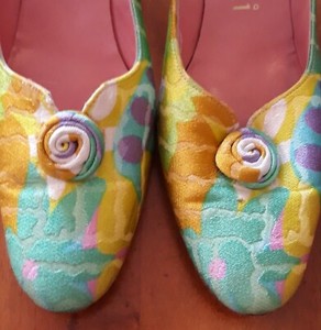 Vintage 1960s 1970s Mod Brocade Multicolored Floral High Heel Pumps Size 6