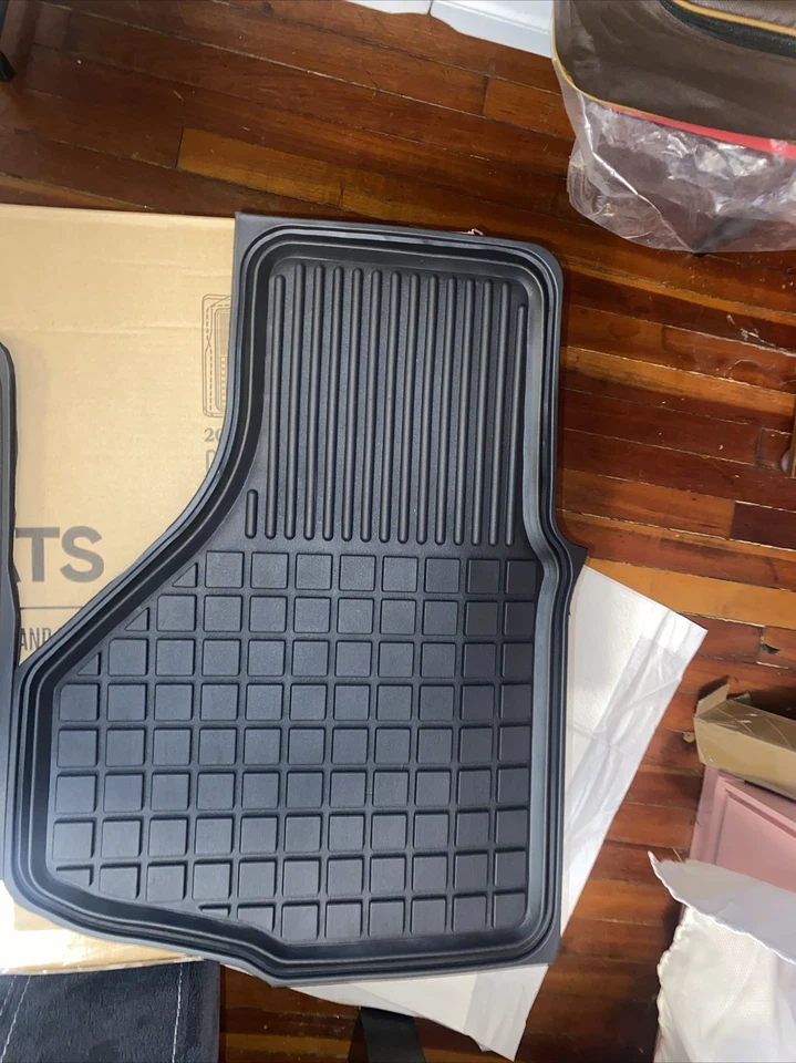 Motor Trend, pieza de camión #OF-150-BK, 2 piezas, alfombrillas de goma delanteras negras, Foto 2 de 4