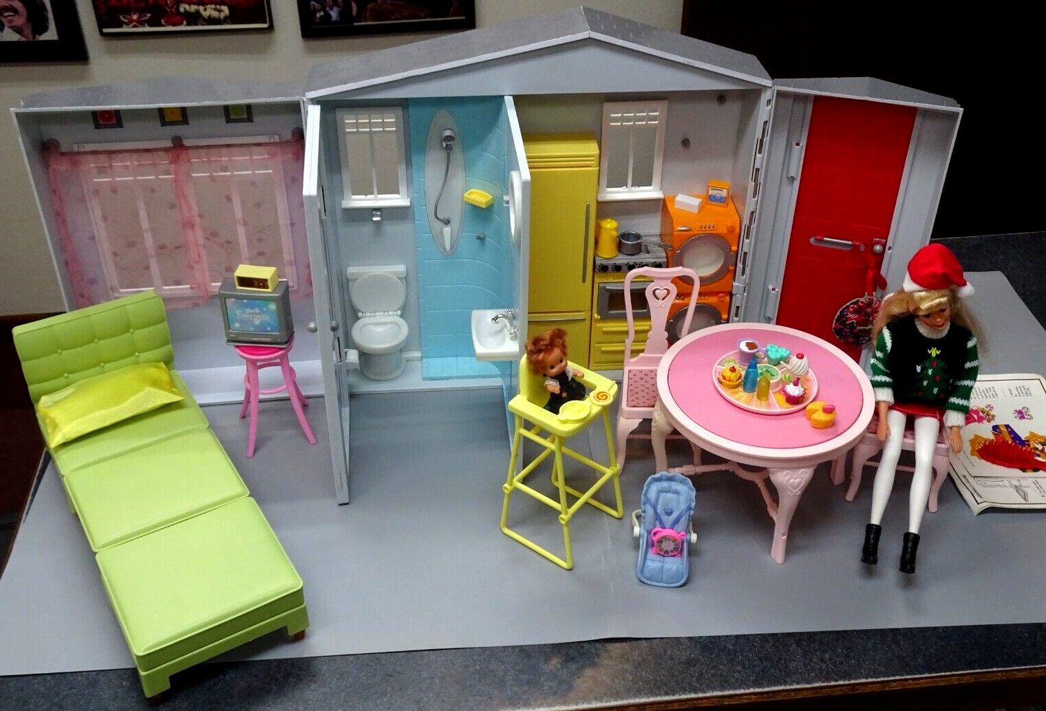 New Barbie Home Full House 2 Floors Doll Rubia & Accessories Mattel Fold Up