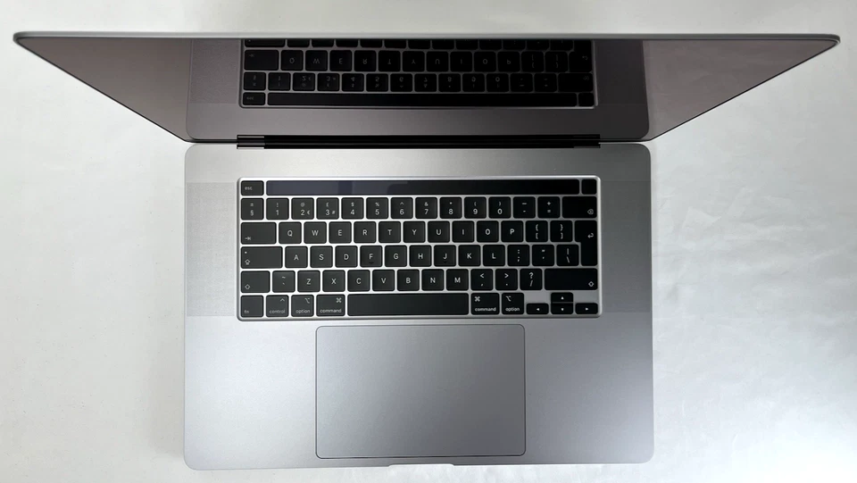 Apple MacBook Pro 16" 2019 A2141 Core i9 32GB RAM 1TB NVMe US Layout Radeon Pro - Image 2 of 4