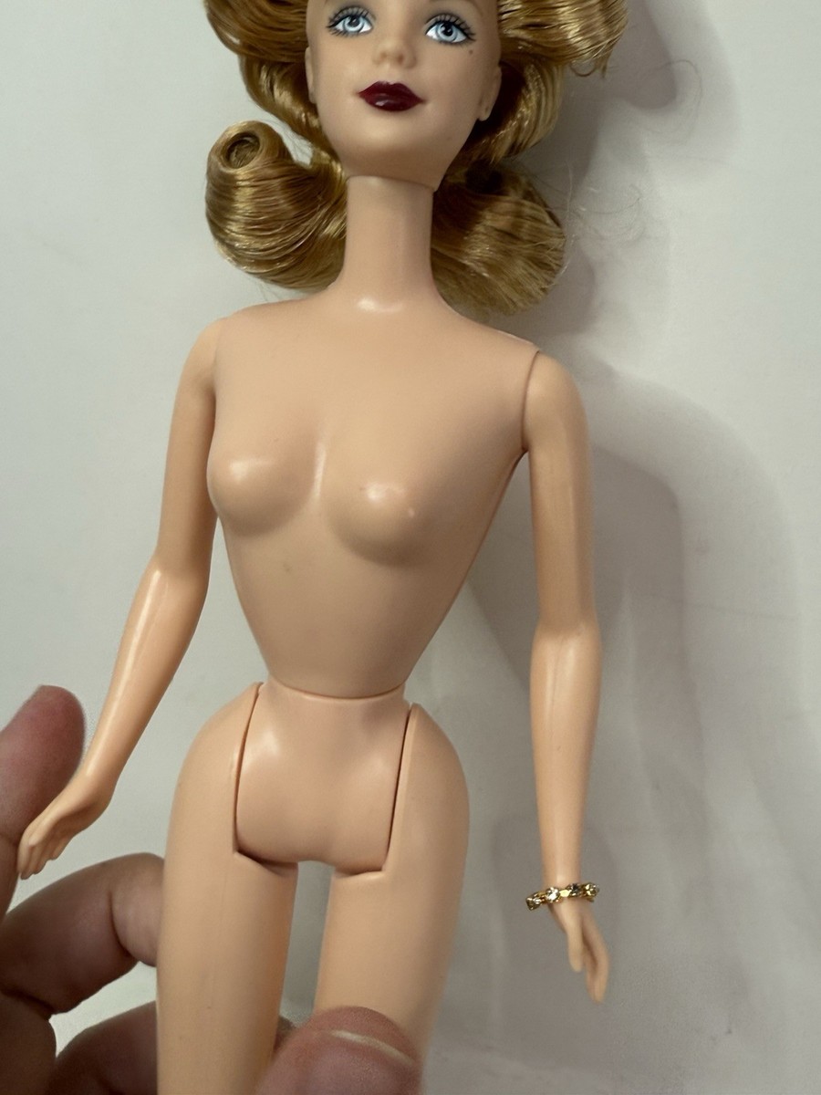Vintage 1999 Fabulous Forties Barbie Doll 22162 Mackie Face