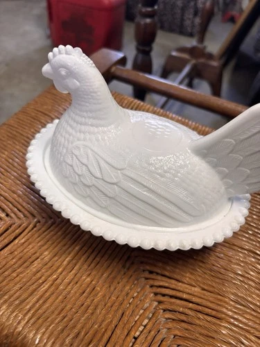 Indiana Glass Vintage Milk-Glass Hen On Nest