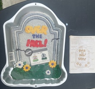 WILTON CAKE PAN OVER THE HILL 2105 1237