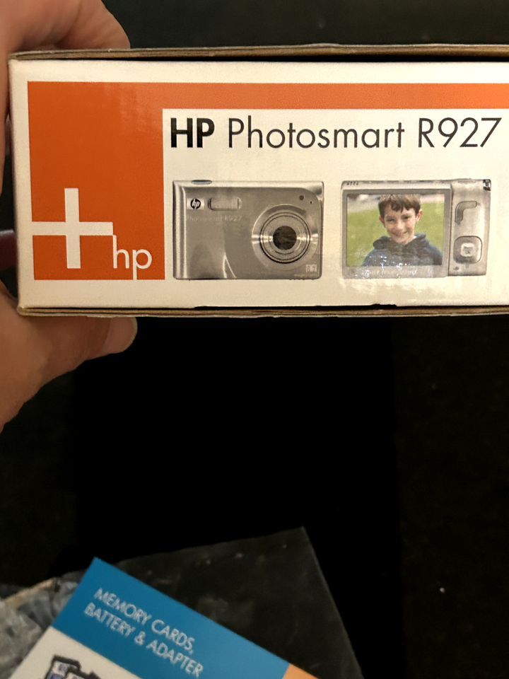HP Photosmart R927 8.0MP Digital Camera Silver W/BOX,DISC,CHARGER