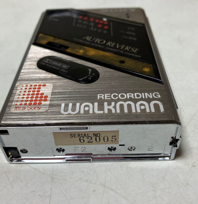 ポータブルプレーヤー SONY WALKMAN WM-F202 SONY Walkman SONY WALKMAN WM-F202 with earphones jpn used