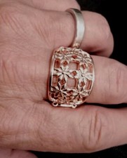 Super Cute Stretch Ring Rose Gold Tone Textured Flowers Stretchy Ring