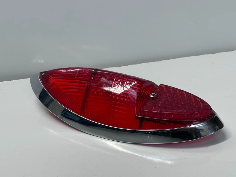 Lente traseira Hella 1960-1969 Volkswagen Type 3 Karmann Ghia fabricante de equipamento original - Imagem 2 de 4