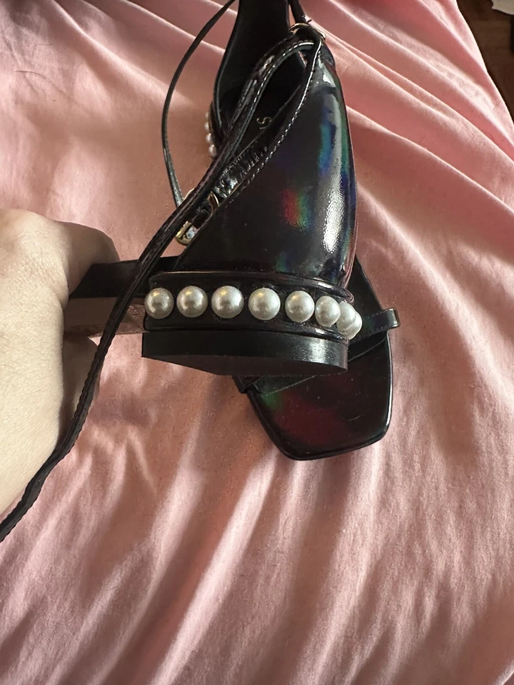 Stuart Weitzman Womens  Black Curve Pearl Flats Sandals Gold US 5.5 EU 35.5 $475 - Image 3 of 4