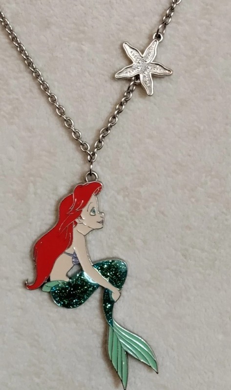 Adorable Disney Ariel The Mermaid Pendant On A Silver Tone Chain Necklace 