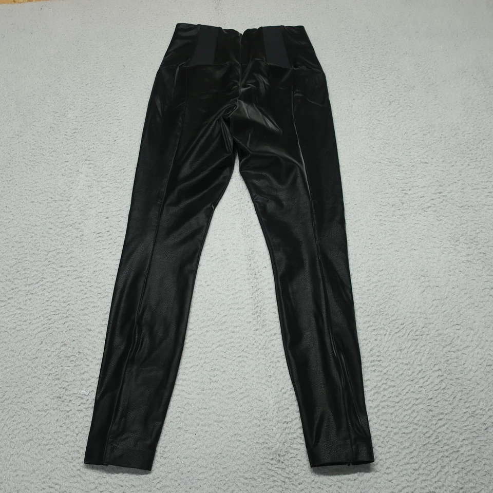 Pantalones ajustados con cremallera al tobillo Guess para mujer talla S negros imitación cuero cintura alta Foto 2 de 4