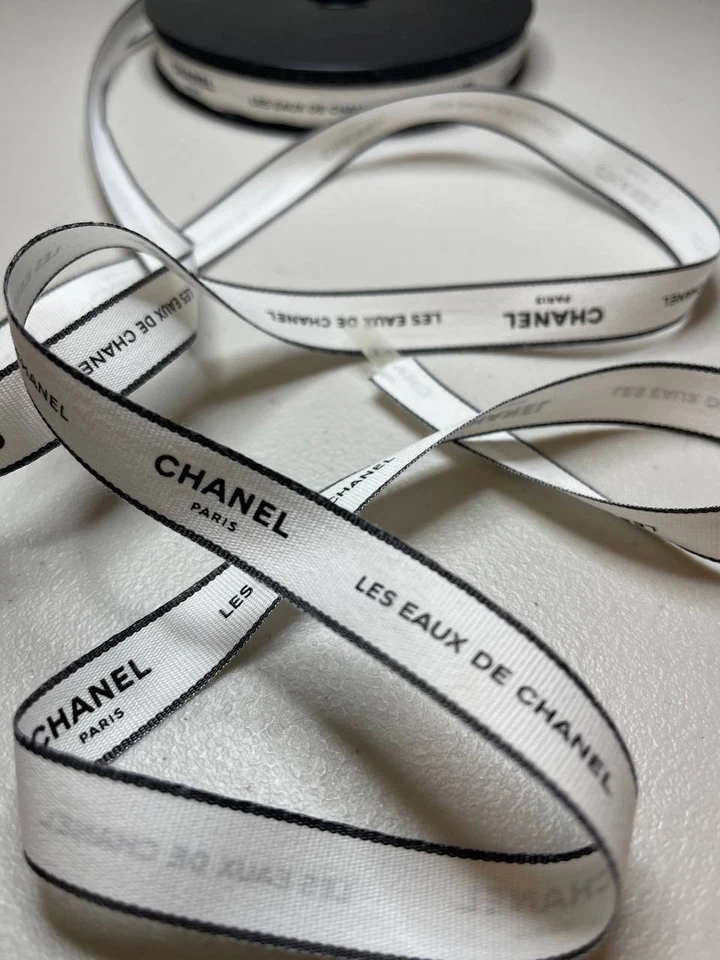 Chanel LE White Les Eaux de Chanel Gift Wrap Ribbon 3 Yards (2.7m) - Image 2 of 2