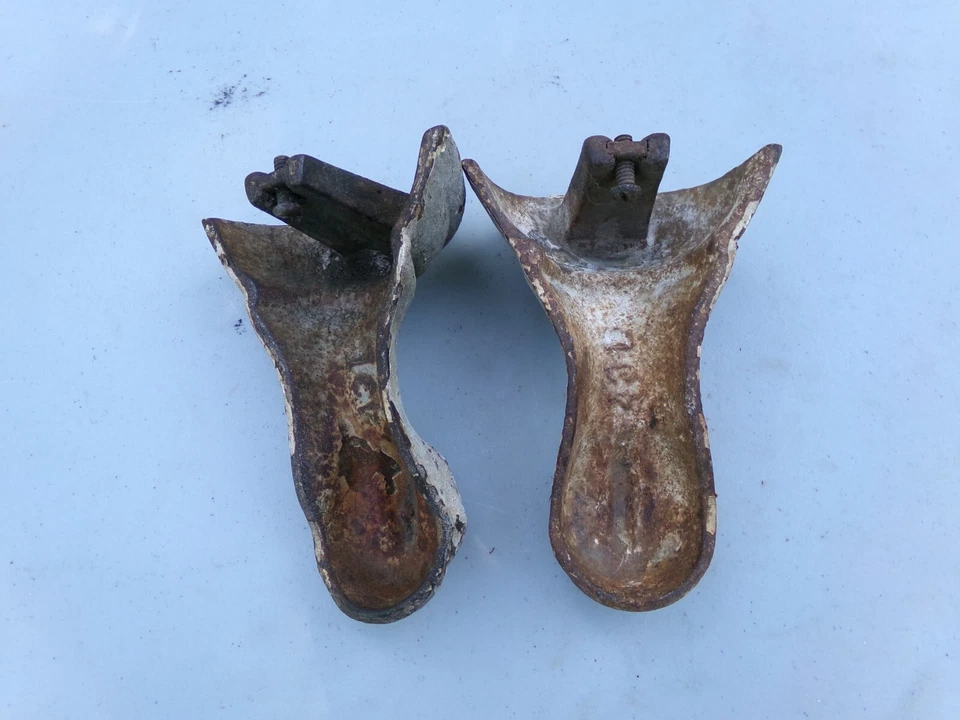 Juego de 2 pies antiguos de hierro fundido con patas de bañera bola pie de águila Foto 4 de 4