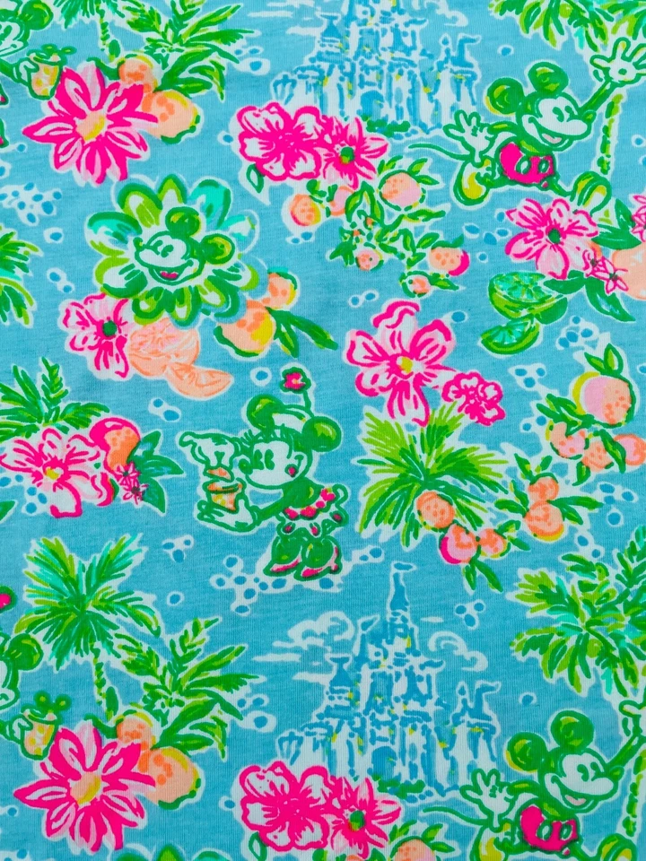 "Tela de algodón Lilly Pulitzer Slub azul Ibiza Lilly Loves Disney 1 yarda 36"x 60""" Foto 2 de 4