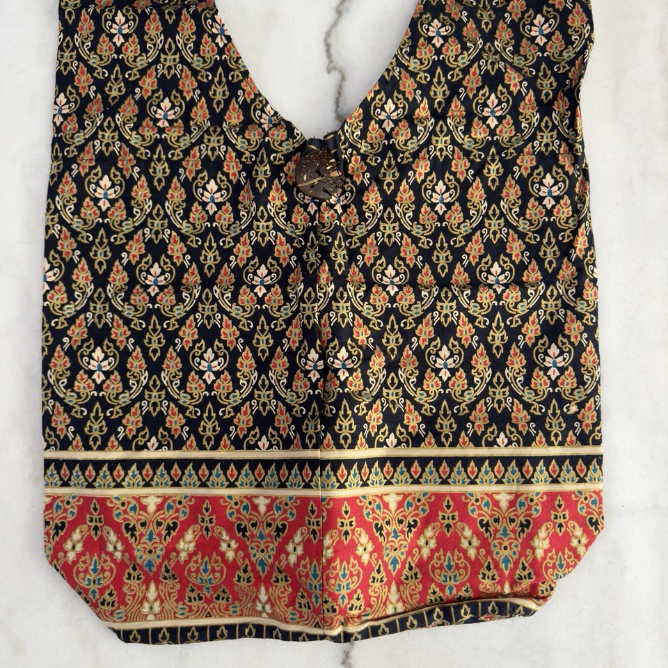 Bolso de hombro de algodón tailandés NOVICA - Cartera artesanal hecha a mano negra roja dorada Foto 4 de 4