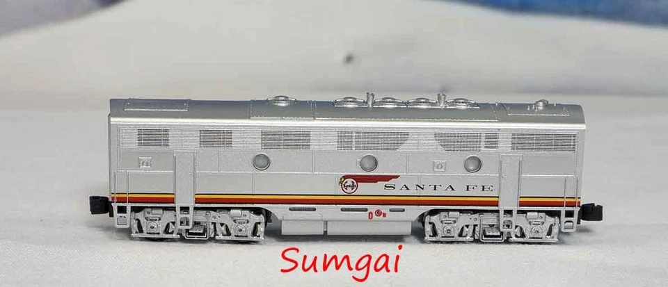 AZL Santa Fe Warbonnet F7B Locomotive Z Scale Z Gauge American Z Line AZL63001-X - Image 2 of 4