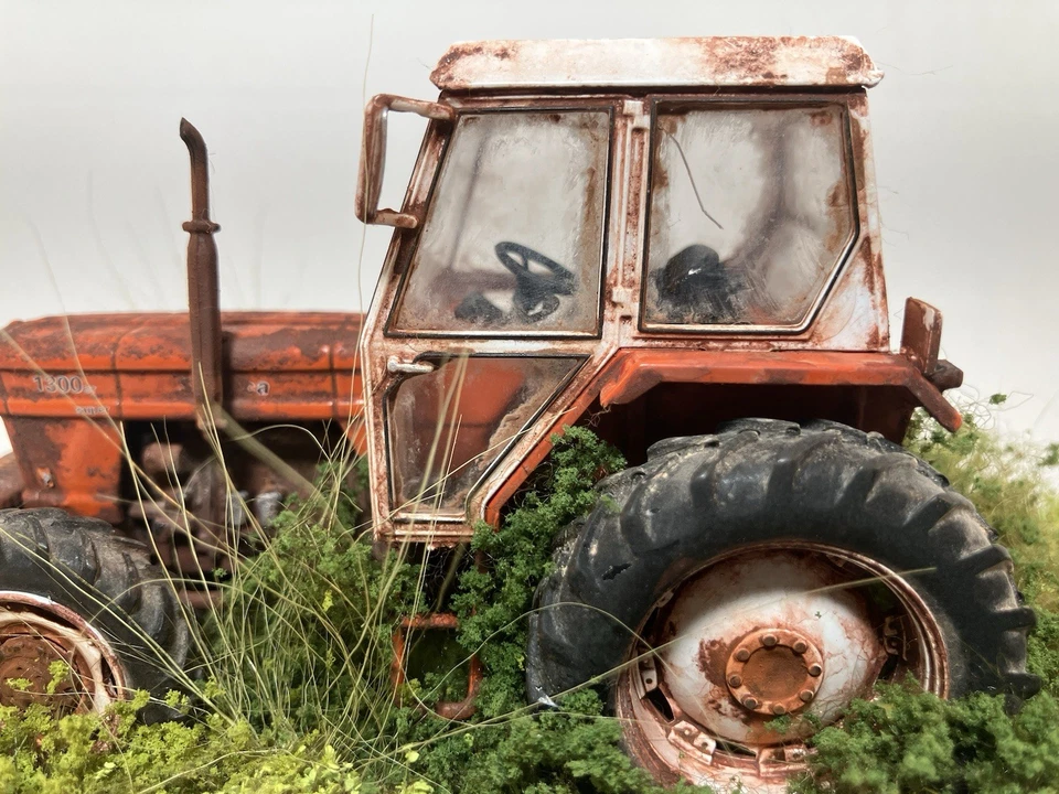 Weathered Barn Find 1978 Someca 1300 DT Super Tractor Universal Hobbies 1/43 - Image 3 of 4