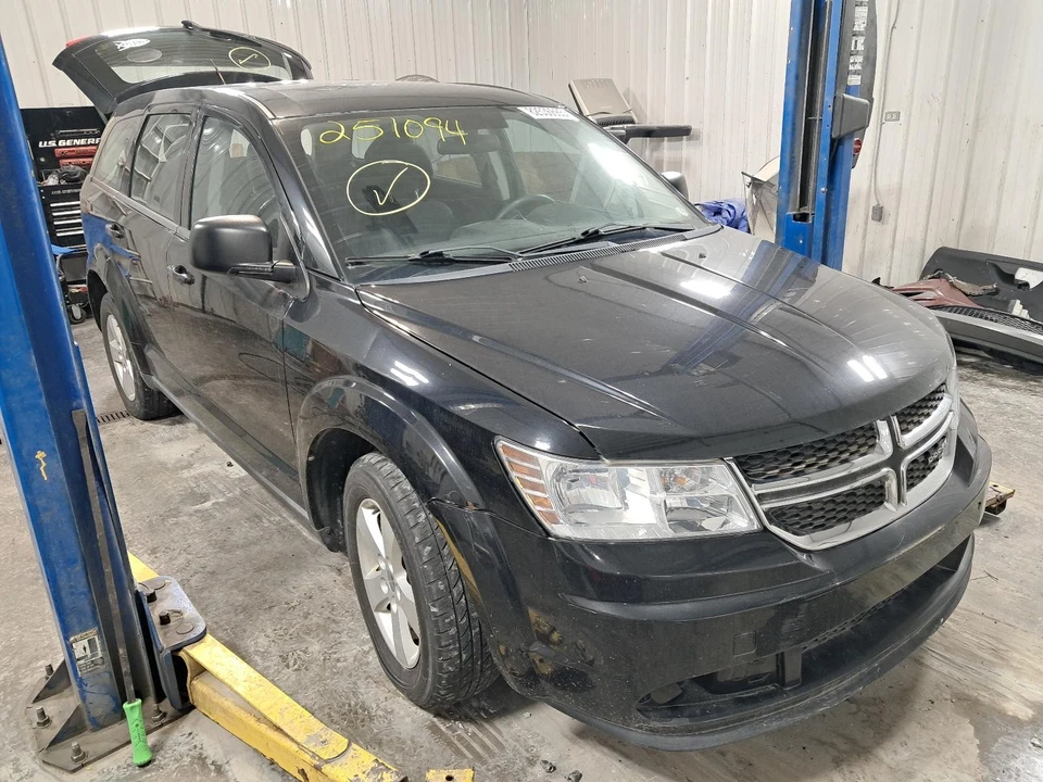 二手左尾灯总成 适合:2013 道奇 Journey 带 LED 灯 25 美分锅 — 第 2/4 张图片