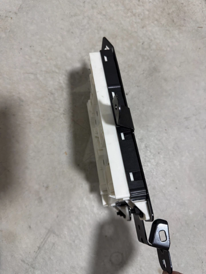 2021 Ram 1500 BCM Body Control Module OEM 68496414AE - Image 4 of 4