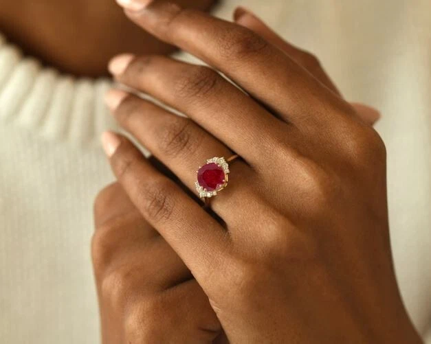 Anillo de compromiso de plata 925 con corte cojín de rubí, anillo de diamantes en racimo, rubí genuino Foto 4 de 4