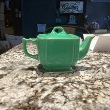 Vintage Riviera Green Tea Pot By Home Laughlin. Small Whitening On The Spout.