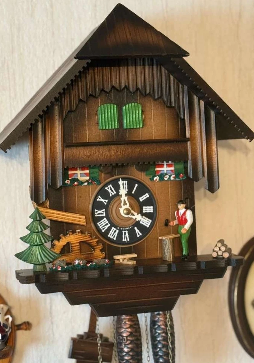 Engstler Orologio A Cucù Della Foresta Nera - Quarzo Con Tetto In Scandole Di Legno - 25 Cm - Funzionamento A Batteria Con Spegnimento Notturno - 6