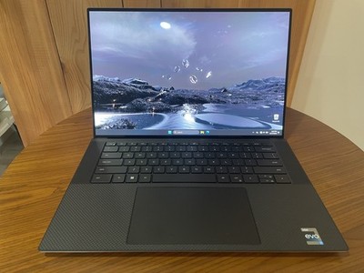 Dell XPS 15 9530 3.5K OLED Touch i7-13700H 32GB 1TB SSD RTX 4050