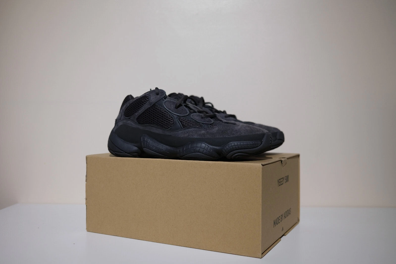 Taglia 10.5 Adidas Yeezy 500 Low Utility Nero
