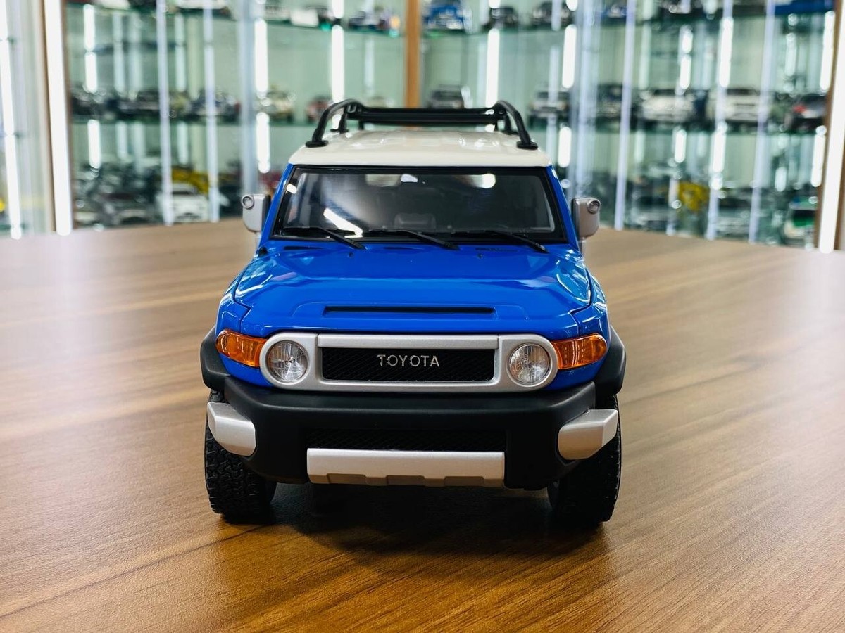 1/18 Diecast Toyota FJ Cruiser Blue by AUTOart Scale Model 1/18 Diecast Toyota FJ Cruiser Blue by AUTOart Scale Model