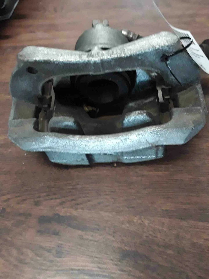 2011 - 2013 Chevrolet Cruze pinça de freio hardware pistão lado direito do passageiro - Imagem 3 de 4