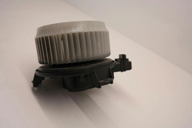 09-13 Toyota Matrix AC Blower Motor  Foto 3 de 4