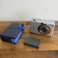 Canon IXUS 500 Digital Camera with NB1LH Charger and battery -FAULTY not working