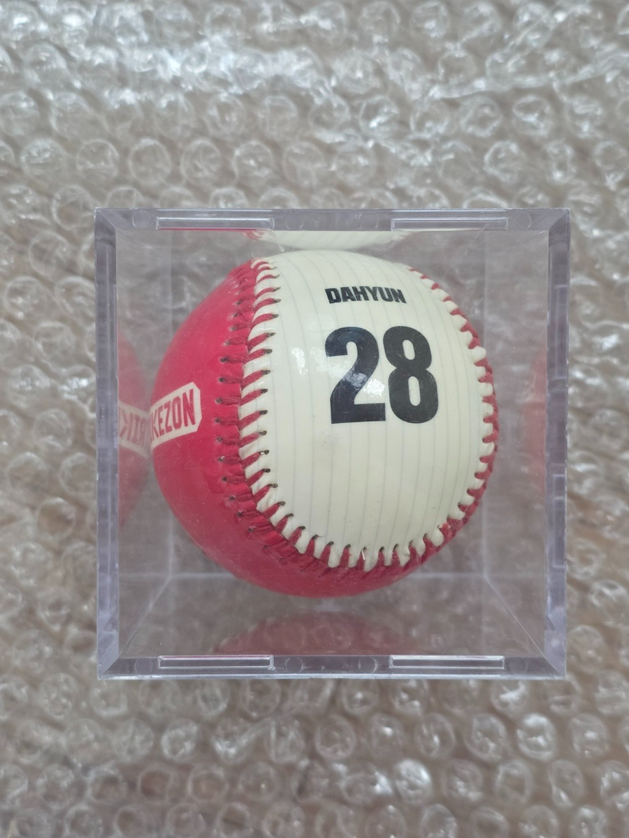 TWICE ダヒョン ストライクゾーン サインボール JYP Twice Strikezone Event Prize Baseball DAHYUN | eBay
