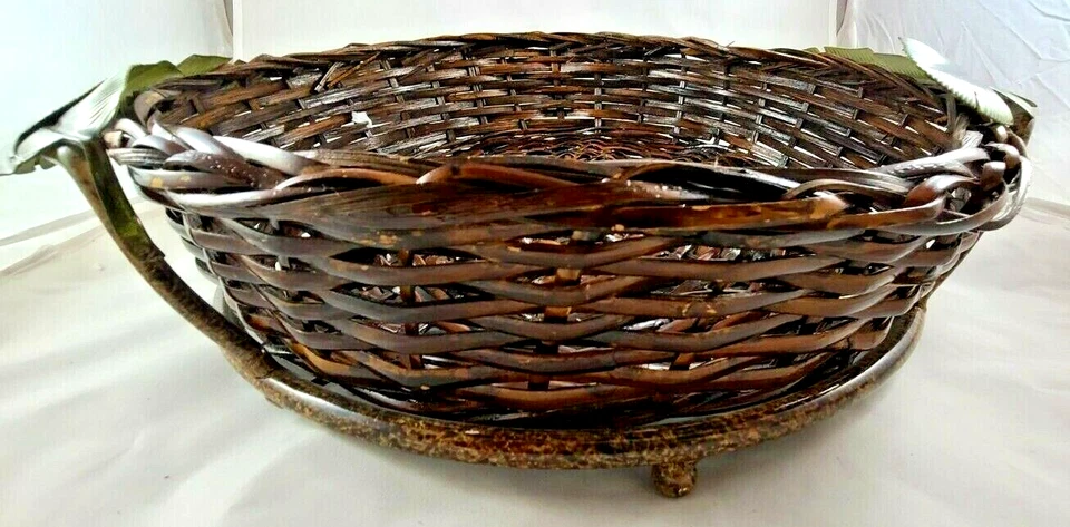 LARGE ROUND WOVEN BASKET IN DECORATED FRAME - 17" - Image 4 of 4