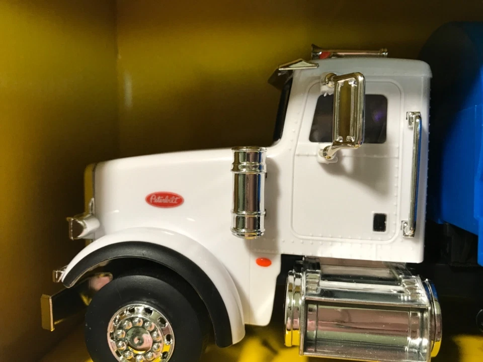 Peterbilt Semi Milk Hauler John Deere Tractor TRUCK Switch N Load Style1/32 Repl - Image 2 of 4