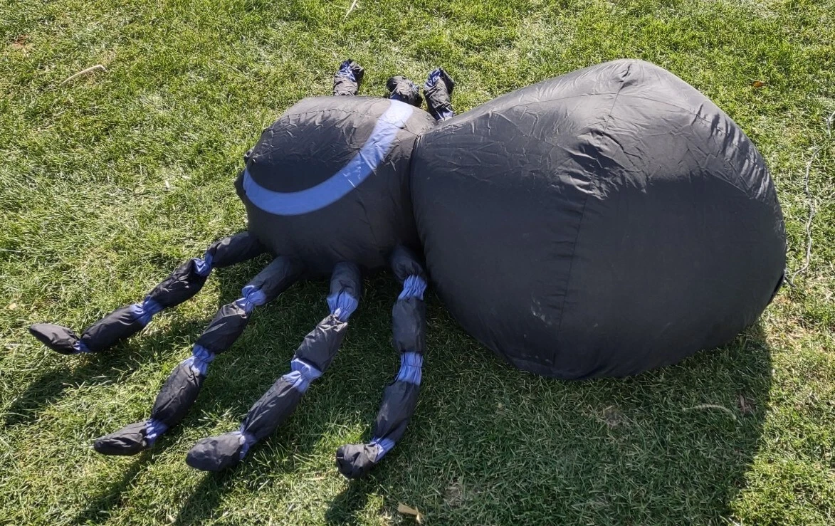 Plastic cheap inflatable spider