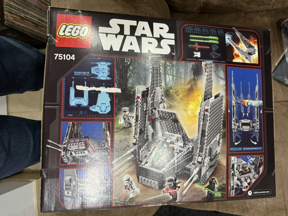 LEGO STAR WARS: KYLO REN'S COMMAND SHUTTLE (75104) 1005 PCS RETIRED/COMPLETE SET - Image 2 of 4