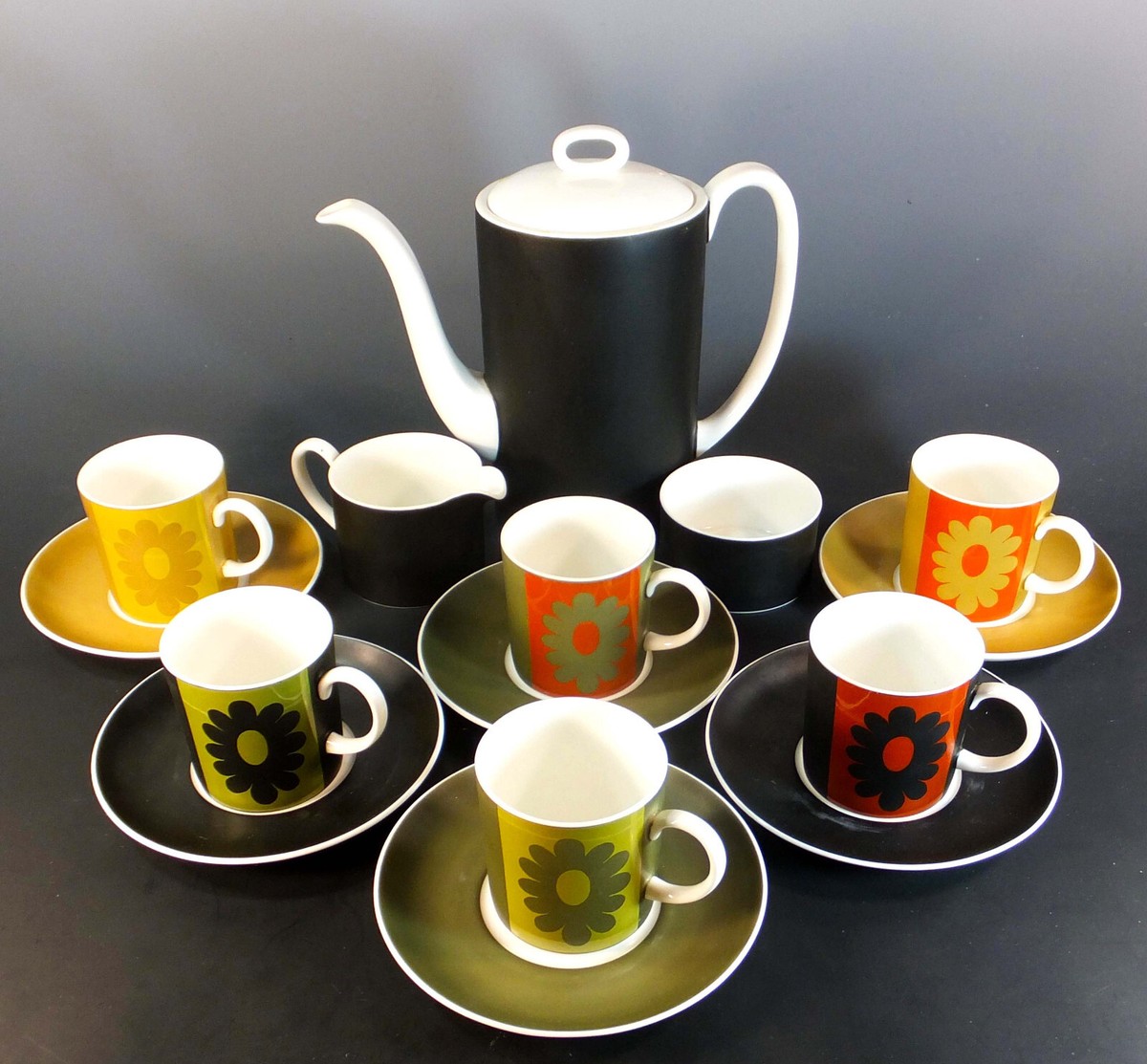 LOVELY SUSIE COOPER / WEDGWOOD COFFEE SET in the ' CARNABY DAISY