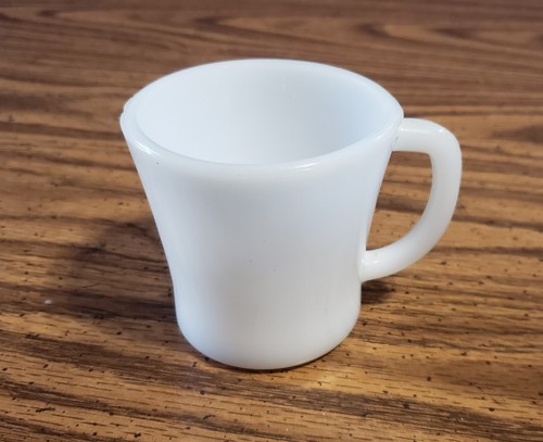 McKee Glass Glasbake Milk Glass D Handle Mug - Picture 2 of 7