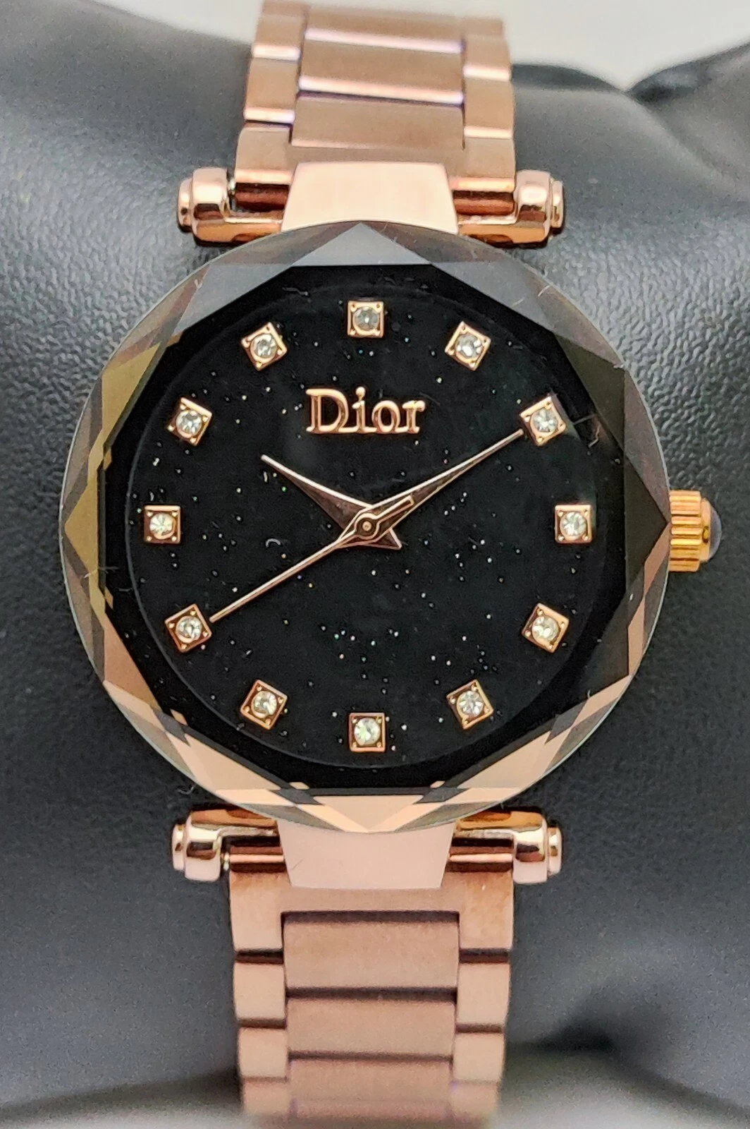 Montre bracelet de luxe Dior pour femme cadran noir à quartz bracelet en acier inoxydable   livraison gratuite.