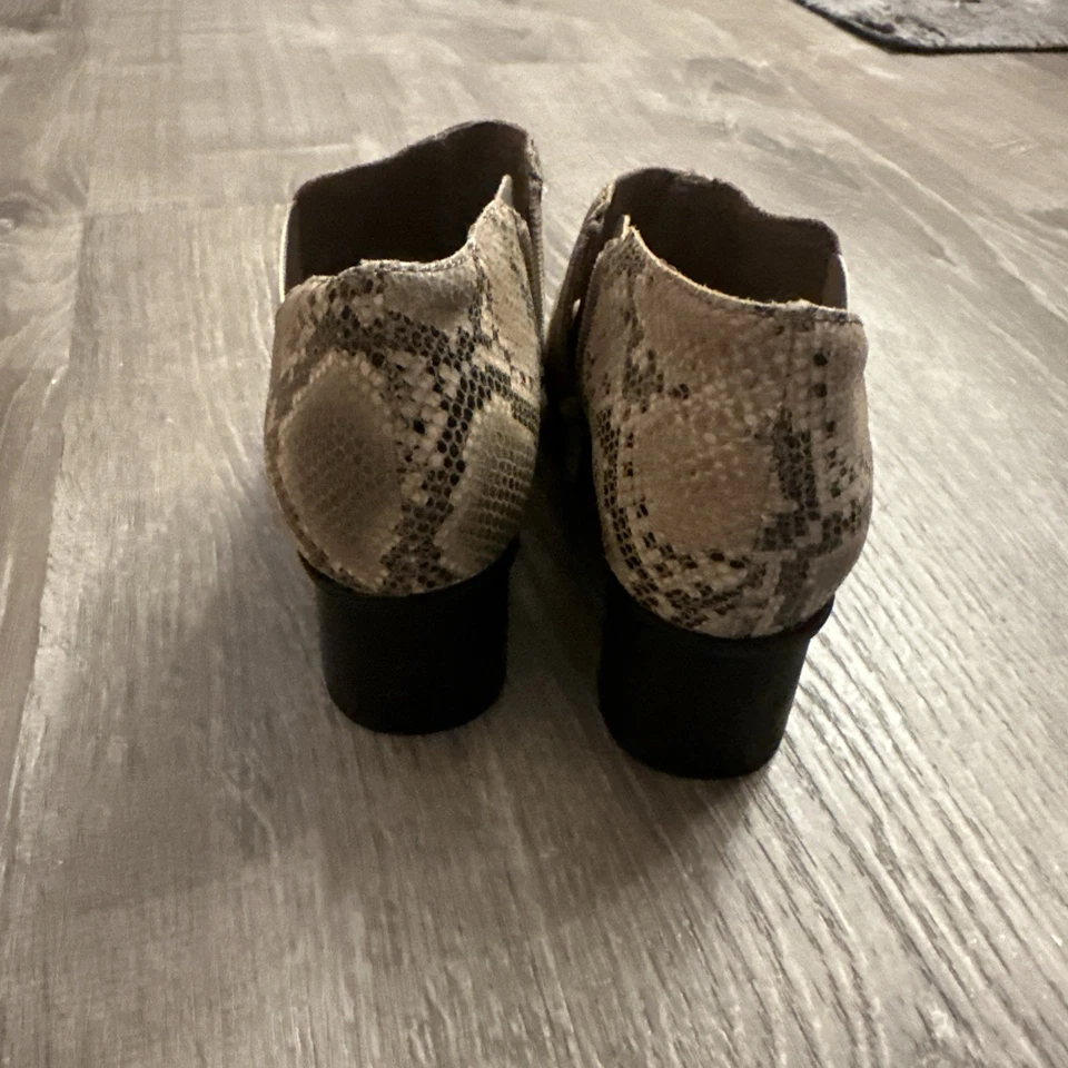 Botines Munro Sable Beige Negro Serpiente Cuero Repujado Cremallera Talla 7.5  Foto 3 de 3