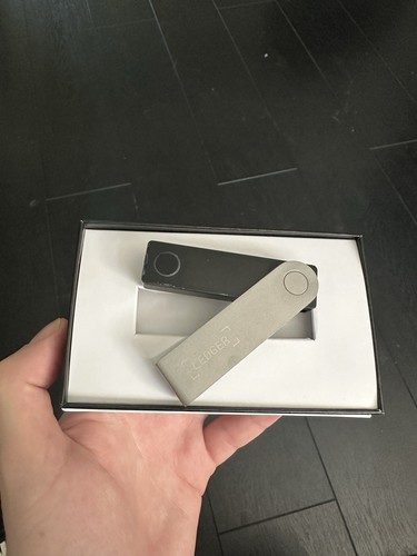 Ledger Nano X ( It needs to be restored, I have the pin for it. ) - Picture 4 of 5