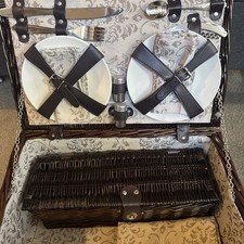 Mercedes-Benz Picnic Basket Hamper Classic Selection B66955295